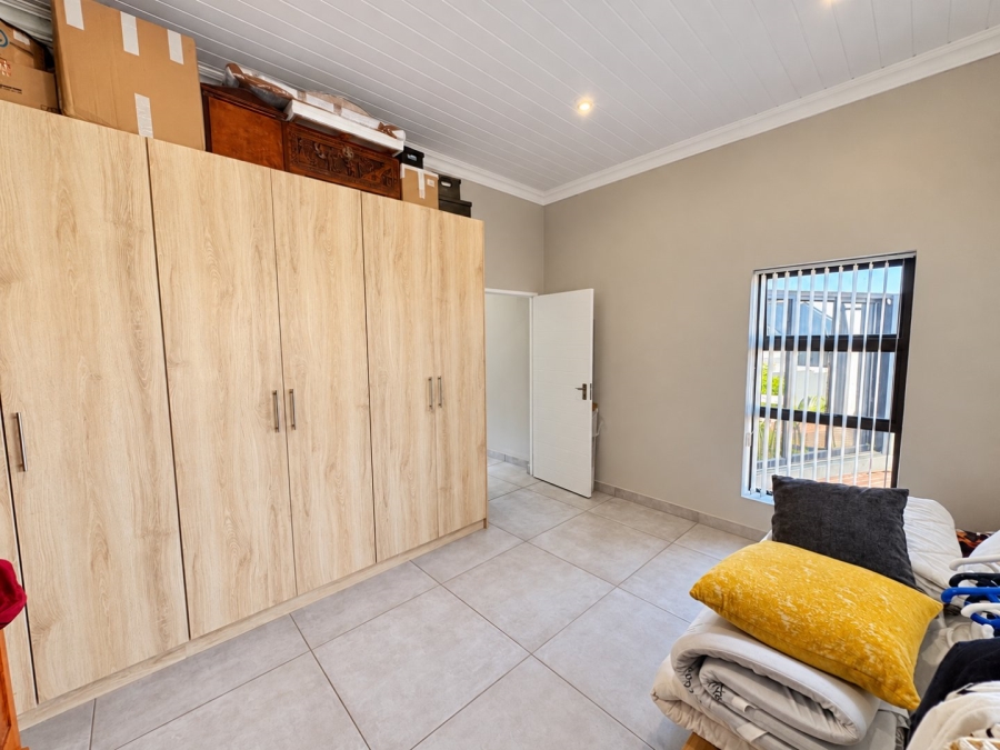 3 Bedroom Property for Sale in Outeniquasbosch Western Cape